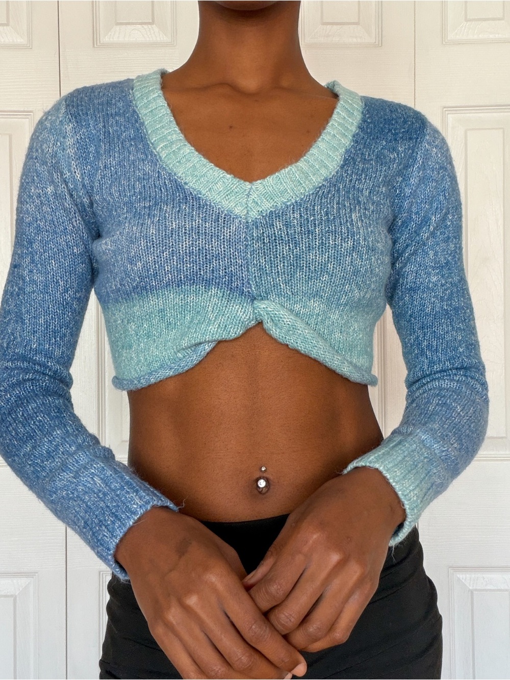 Aeropostale Blue and Light Teal Cropped V-Neck Sweater